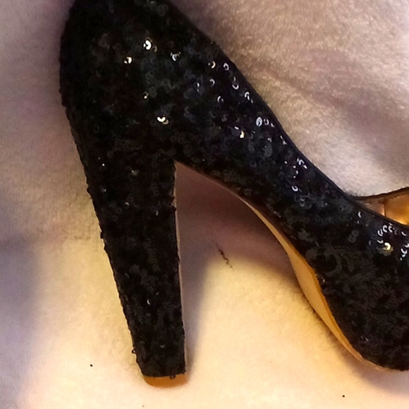 Beautiful black sequin covered heels - Picture 3 of 3